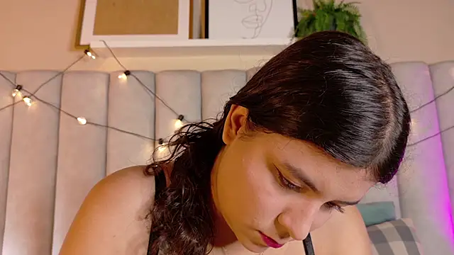 EngelStone online show from November 24, 2025, 7:36 pm