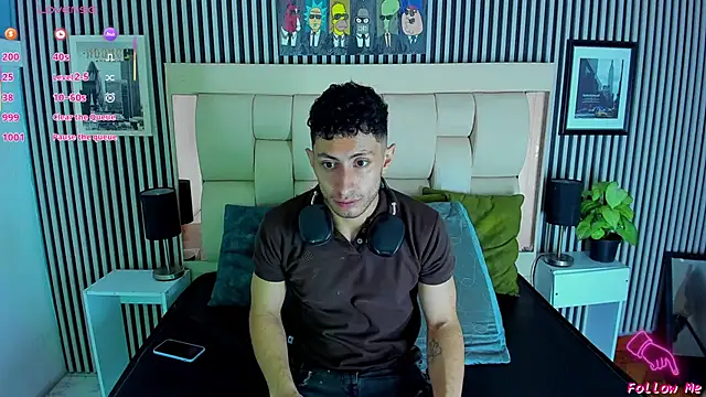 Piggy Eddy online show from November 7, 2025, 2:32 pm