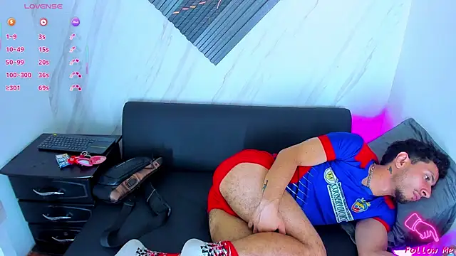 Piggy Eddy online show from December 5, 2025, 9:12 pm