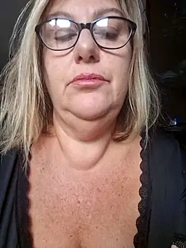 Snapshot of Mara-24 chatting on October 21, 2025, 8:36 am Mara-24 online show from October 21, 2025, 8:36 am