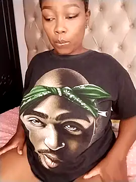 Snapshot of bigbootyboohle chatting on December 2, 2025, 7:21 am bigbootyboohle online show from December 2, 2025, 7:21 am