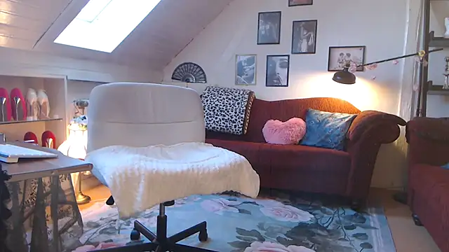 GinaBlonde online show from January 11, 2026, 1:07 pm