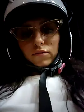 Snapshot of Izabella_Bella chatting on January 19, 2026, 1:15 pm Izabella Bella online show from January 19, 2026, 1:15 pm