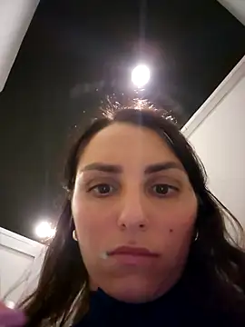 Snapshot of Izabella_Bella chatting on February 17, 2026, 1:52 pm Izabella Bella online show from February 17, 2026, 1:52 pm