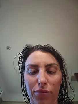 Snapshot of Izabella_Bella chatting on July 5, 2026, 2:49 am Izabella Bella online show from July 5, 2026, 2:49 am