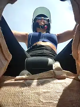 Snapshot of Izabella_Bella chatting on March 10, 2025, 8:17 am Izabella Bella online show from March 10, 2025, 8:17 am