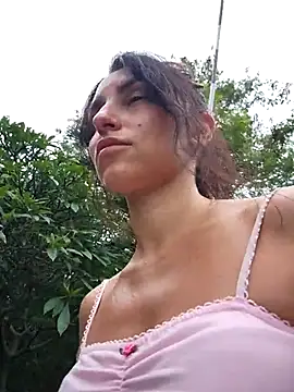 Snapshot of Izabella_Bella chatting on September 13, 2025, 6:35 am Izabella Bella online show from September 13, 2025, 6:35 am