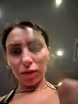 Snapshot of Izabella_Bella chatting on March 18, 2025, 10:28 am Izabella Bella online show from March 18, 2025, 10:28 am