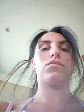 Snapshot of Izabella_Bella chatting on September 24, 2025, 5:25 am Izabella Bella online show from September 24, 2025, 5:25 am