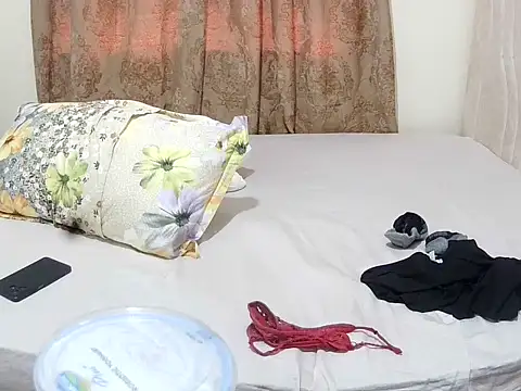 Snapshot of slender_sweet chatting on November 5, 2025, 12:52 pm slender sweet online show from November 5, 2025, 12:52 pm