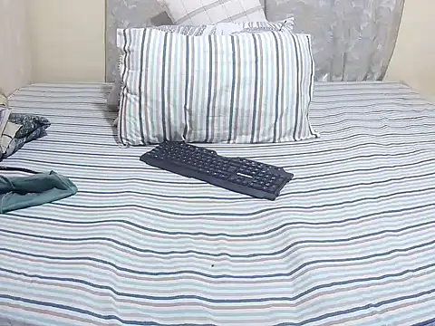 Snapshot of slender_sweet chatting on February 15, 2026, 10:25 am slender sweet online show from February 15, 2026, 10:25 am