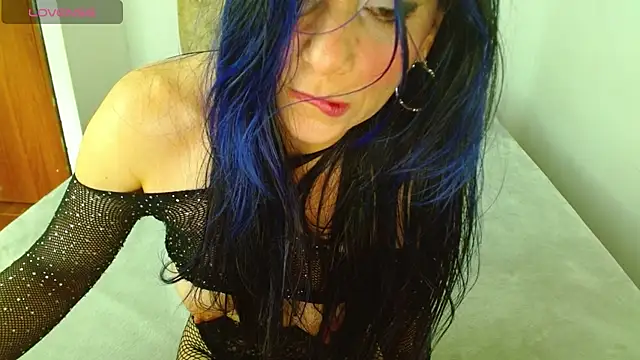 Snapshot of Alettalovee chatting on May 3, 2026, 2:42 pm Alettalovee online show from May 3, 2026, 2:42 pm