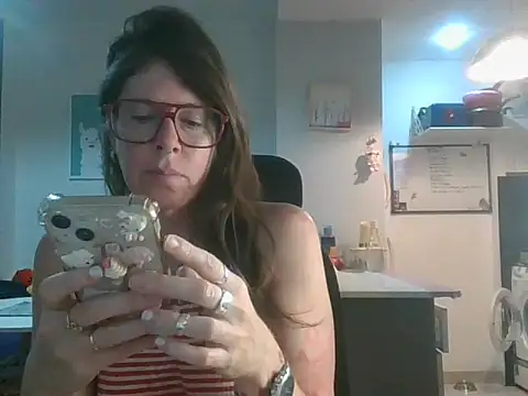 Snapshot of Calentandote chatting on October 14, 2025, 8:37 am Calentandote online show from October 14, 2025, 8:37 am
