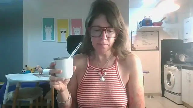 Snapshot of Calentandote chatting on October 17, 2025, 7:22 am Calentandote online show from October 17, 2025, 7:22 am