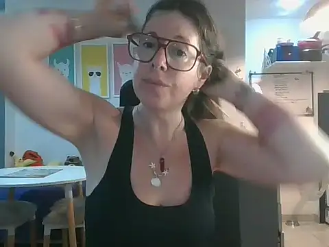 Snapshot of Calentandote chatting on October 12, 2025, 9:43 am Calentandote online show from October 12, 2025, 9:43 am