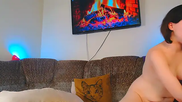 Caroline1995 online show from March 10, 2025, 1:00 pm