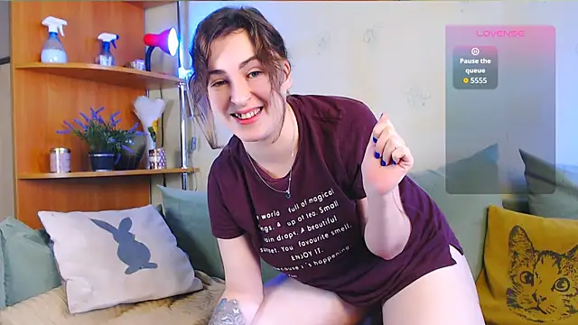 Caroline1995 online show from October 28, 2025, 8:24 am