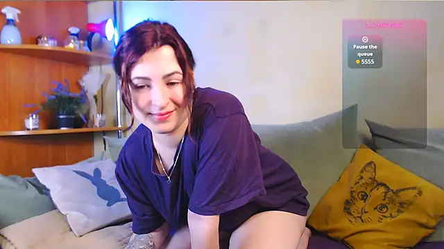 Caroline1995 online show from November 18, 2025, 7:00 am