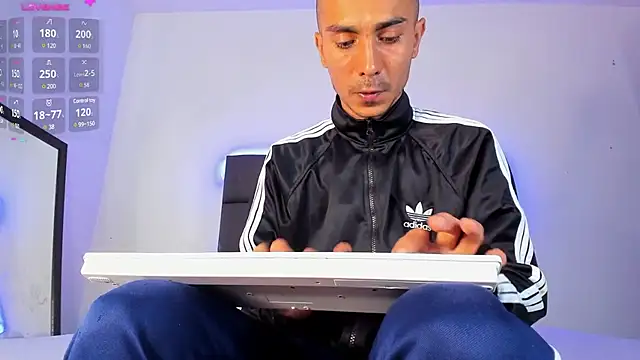 Snapshot of steven_hott8 chatting on March 8, 2025, 4:06 pm steven hott8 online show from March 8, 2025, 4:06 pm