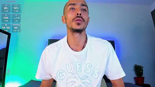 Snapshot of steven_hott8 chatting on September 10, 2025, 4:22 am steven hott8 online show from September 10, 2025, 4:22 am