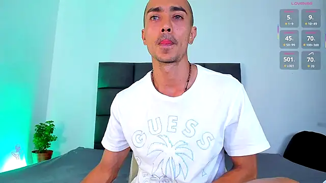 steven hott8 online show from December 15, 2025, 4:13 pm