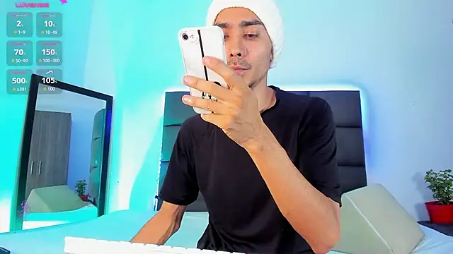 Snapshot of steven_hott8 chatting on February 12, 2025, 6:19 pm steven hott8 online show from February 12, 2025, 6:19 pm