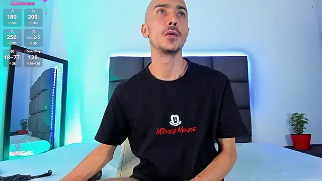 Snapshot of steven_hott8 chatting on February 21, 2025, 3:54 pm steven hott8 online show from February 21, 2025, 3:54 pm