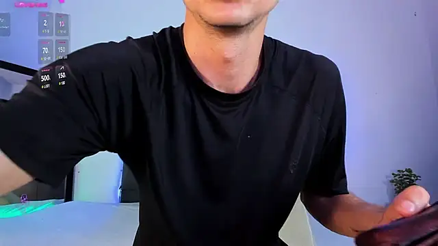 Snapshot of steven_hott8 chatting on February 8, 2025, 3:52 am steven hott8 online show from February 8, 2025, 3:52 am