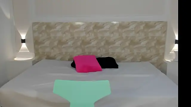 Snapshot of AliceRoss0 chatting on November 22, 2025, 8:18 pm AliceRoss0 online show from November 22, 2025, 8:18 pm