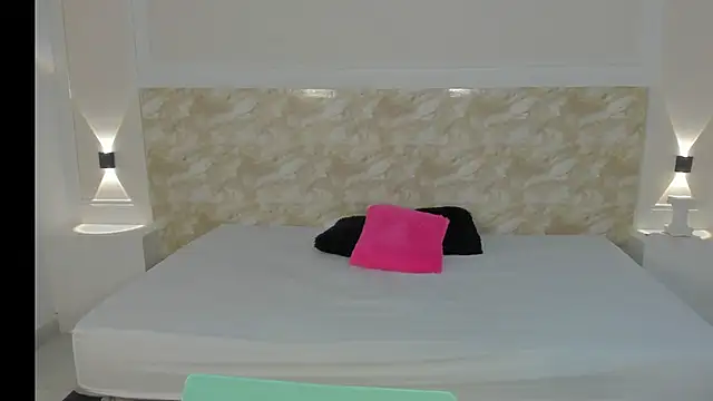 Snapshot of AliceRoss0 chatting on November 26, 2025, 11:27 pm AliceRoss0 online show from November 26, 2025, 11:27 pm