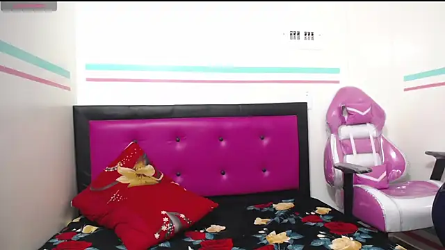 Snapshot of kambelroche chatting on January 10, 2026, 12:11 pm kambelroche online show from January 10, 2026, 12:11 pm