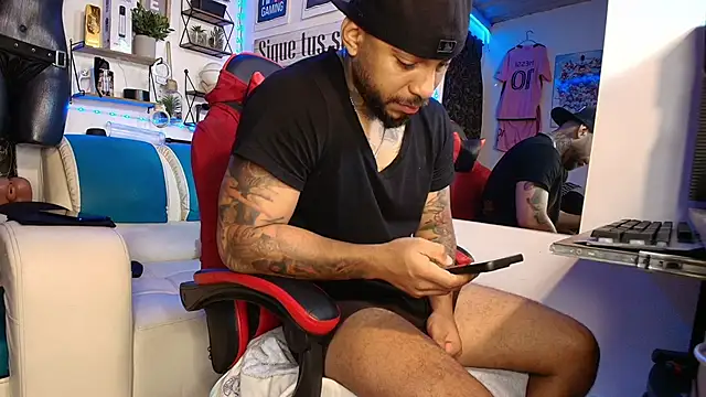 Leenar Key online show from February 15, 2026, 10:47 am