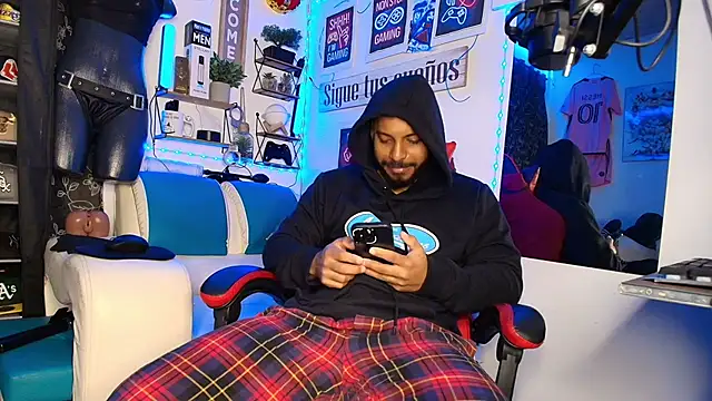 Leenar Key online show from March 19, 2026, 10:59 am