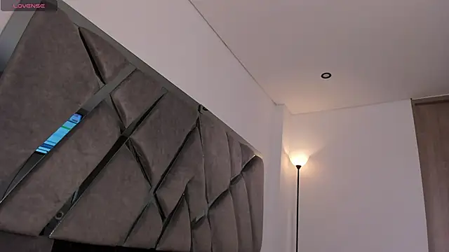 samaay07  online show from April 16, 2026, 7:14 pm