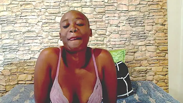 Snapshot of EbonyOlive69 chatting on May 4, 2026, 9:23 am EbonyOlive69 online show from May 4, 2026, 9:23 am