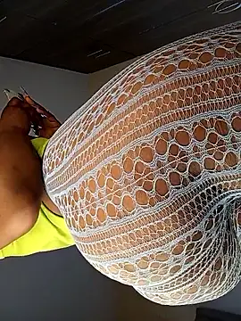 Snapshot of Pretty_tiffany chatting on December 4, 2025, 6:01 am Pretty tiffany online show from December 4, 2025, 6:01 am