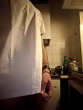 Snapshot of Fragolina73- chatting on October 8, 2025, 10:43 pm Fragolina73- online show from October 8, 2025, 10:43 pm