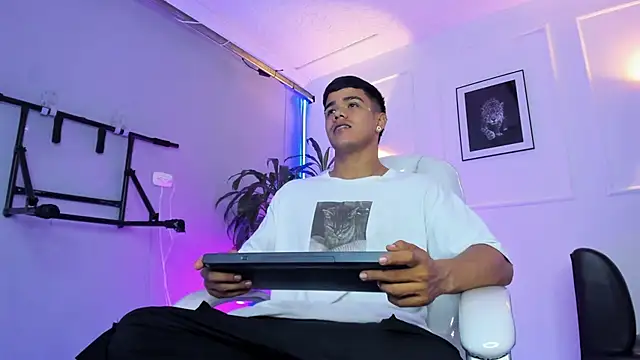 Rob saenz  online show from November 24, 2025, 2:17 pm