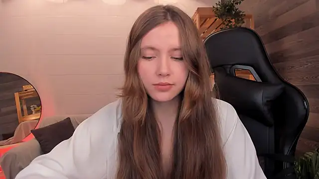 MaryannSoftt online show from September 30, 2025, 3:18 pm