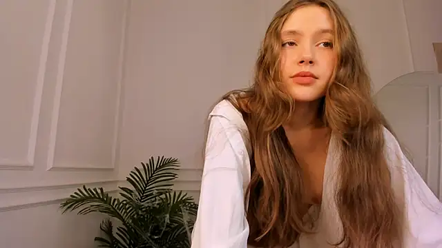 MaryannSoftt online show from November 3, 2025, 4:32 pm