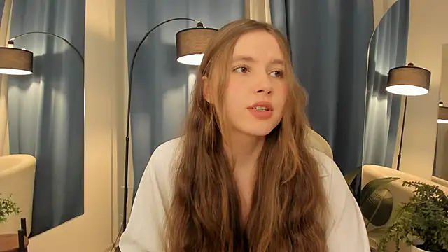 MaryannSoftt online show from December 4, 2025, 3:33 pm