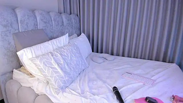 Snapshot of ashlyestone chatting on February 4, 2026, 12:49 am ashlyestone online show from February 4, 2026, 12:49 am