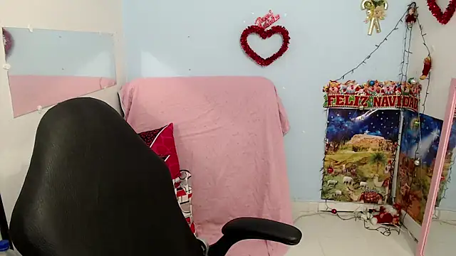 Snapshot of victoria_jones chatting on December 15, 2025, 2:01 pm victoria jones online show from December 15, 2025, 2:01 pm