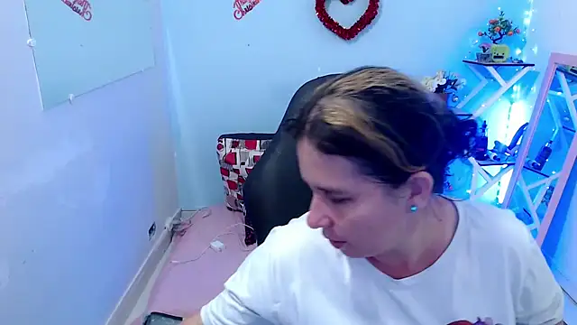 victoria jones online show from March 5, 2026, 1:08 pm