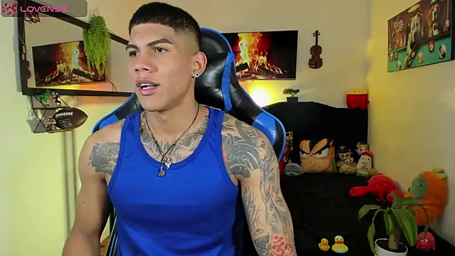 Snapshot of Damian_latinxxx chatting on May 15, 2026, 3:15 am Damian latinxxx online show from May 15, 2026, 3:15 am