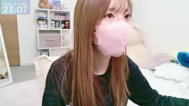 Snapshot of -SHINON- chatting on December 19, 2025, 2:08 pm -SHINON- online show from December 19, 2025, 2:08 pm