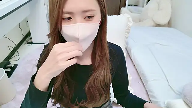 Snapshot of -SHINON- chatting on January 12, 2025, 2:30 pm -SHINON- online show from January 12, 2025, 2:30 pm