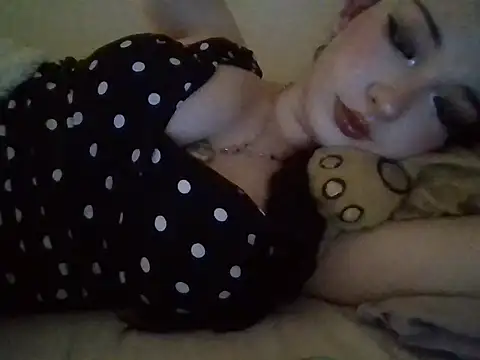 Snapshot of Cerisee04 chatting on September 14, 2025, 9:37 pm Cerisee04 online show from September 14, 2025, 9:37 pm