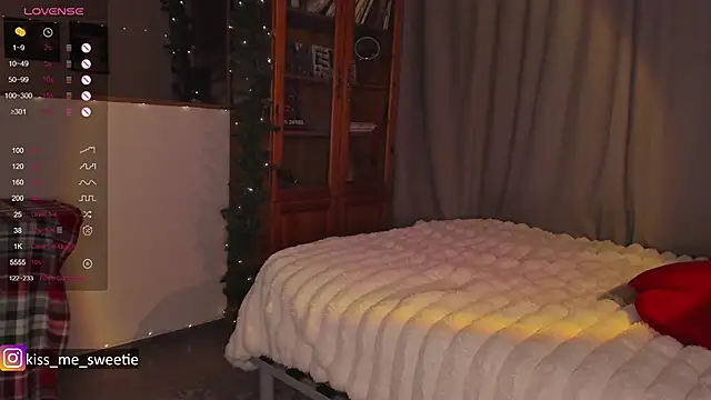 Ashley Mintt online show from December 16, 2025, 10:52 am