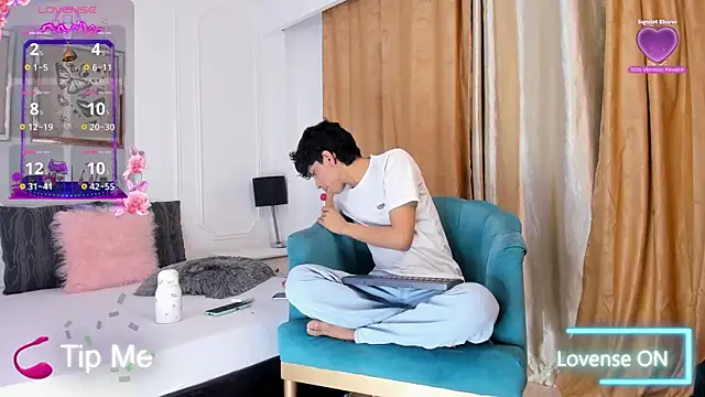 Snapshot of Santy_carrington chatting on February 8, 2025, 8:10 pm Santy carrington online show from February 8, 2025, 8:10 pm